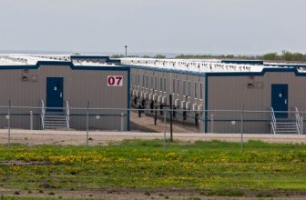 Eigenaar van ICE-detentiecentrum ziet grote kansen in AI-mankampen