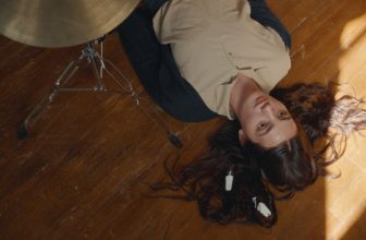 Recensie ‘Edie Arnold is a Loser’: Stel je ‘Juno’ voor met punkrock en katholiek schuldgevoel