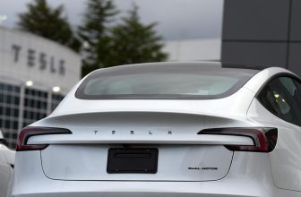 Musk belooft Tesla’s uit 2019-2023 te repareren die niet volledig zelf kunnen rijden