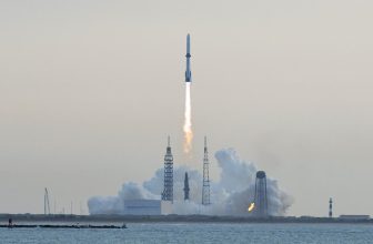 Blue Origin bracht zijn gerecyclede New Glenn-booster aan land, maar slaagde er niet in een lading in een baan om de aarde te brengen