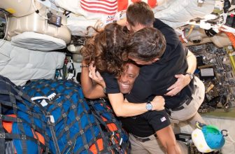 ‘Moon joy’ gaat van start nu NASA een nieuwe slogan uit het ruimtetijdperk omarmt