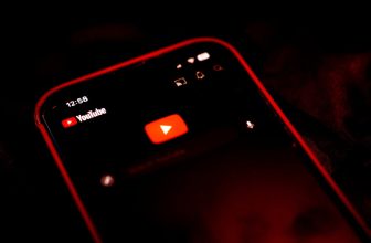 YouTube vraagt ​​gebruikers de kijkgeschiedenis in te schakelen. Hier is de oplossing.