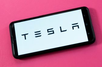 Cybercab begint met de productie, maar Elon Musk zegt dat het ‘erg traag’ zal zijn om te starten